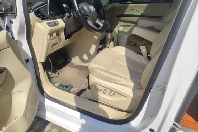 Used Buick GL8 2022 ES Landtrek 653T Luxury Edition Driver Seat