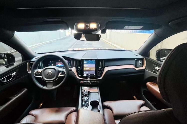 Used Volvo XC60 2022 B5 4x4 Smart Luxury Edition Interior 1