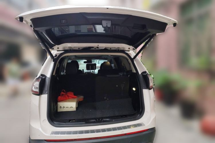 Used Ford Edge 2015 2.0T GTDi Two-Wheel-Drive High-Line Version
