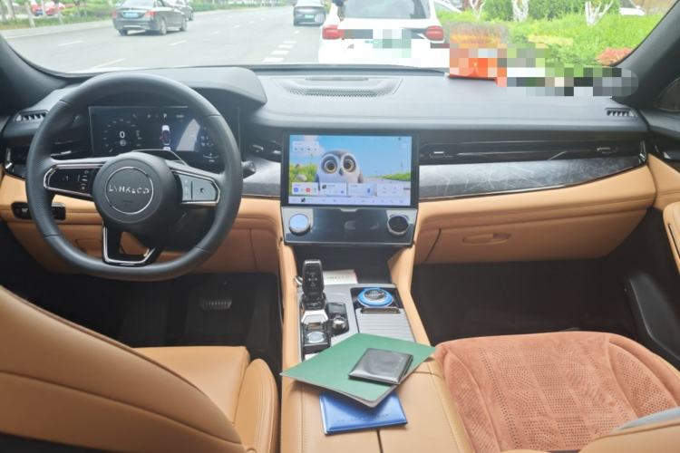 Used Lynk & Co 09 2021 2.0T Halo Six-Seater Center Console