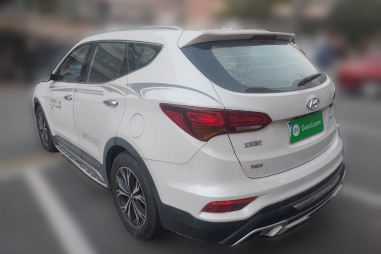 Used Hyundai Santa Fe 2017 2.0T Automatic All-Wheel Drive Smart 7-Seater
