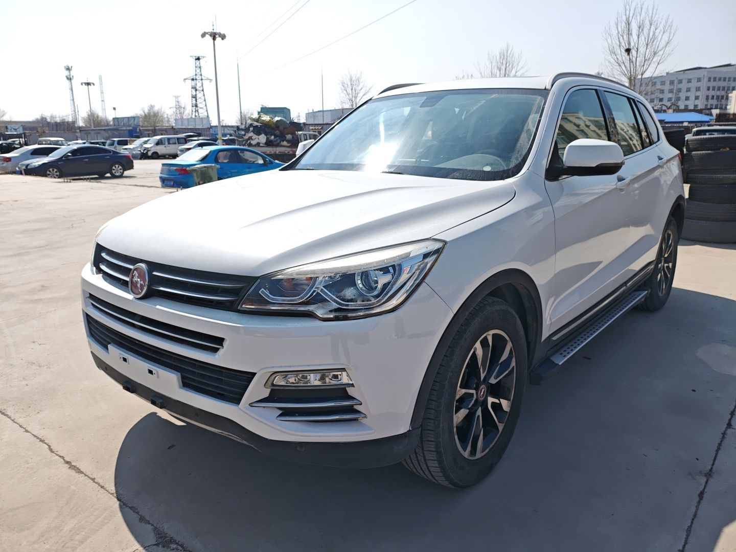 تحت مقدمة السيارة