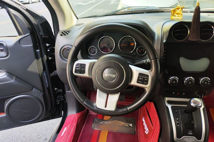 Used Jeep Compass 2014 Revised Version 2.4L Four-Wheel Drive Comfort Edition Steering Wheel