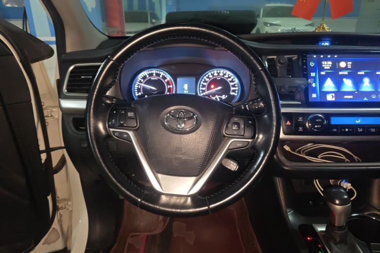Used Toyota Highlander 2015 2.0T Four-Wheel Drive Luxury Edition 7-Seater Steering Wheel