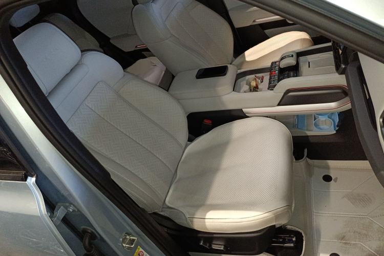 Used Formula Leopard Titanium 3 2025 501 km Range Rear-Wheel Drive Intelligent Driving Max Edition