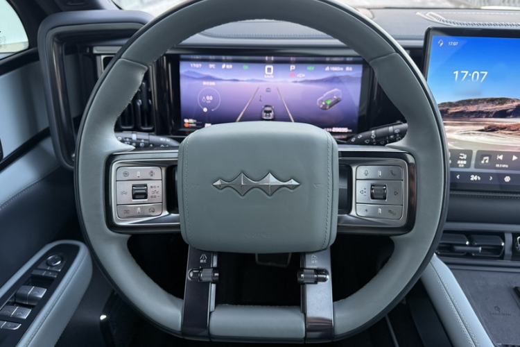 Used Formula Leopard Leopard 5 2024 Cloud Ride Luxury Edition