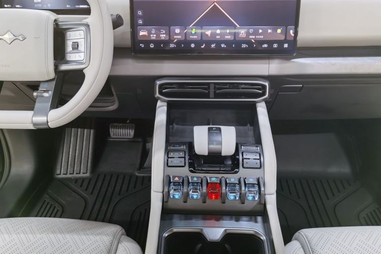 Used Formula Leopard Titanium 3 2025 501 km All-Wheel Drive Intelligent Driving Max Edition
