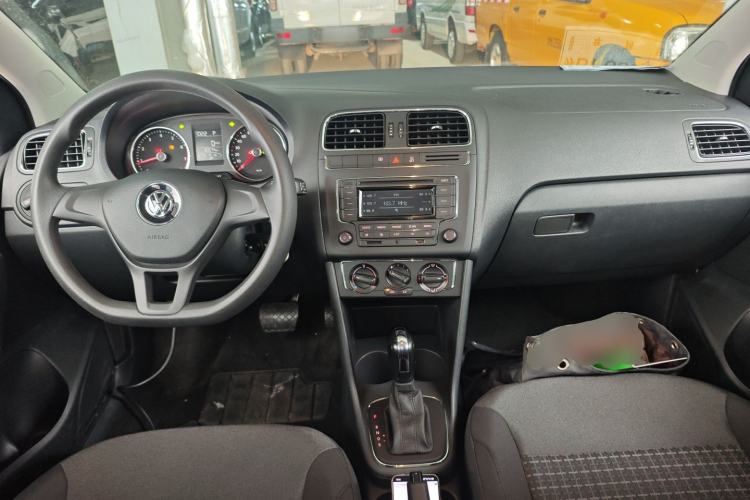 Used Volkswagen Polo 2014 1.6L Automatic Comfort Edition Center Console