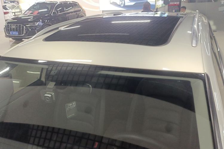 Used Volkswagen Tiguan L 2019 330TSI Automatic Two-Wheel Drive Smart Luxury Version China VI Standard
