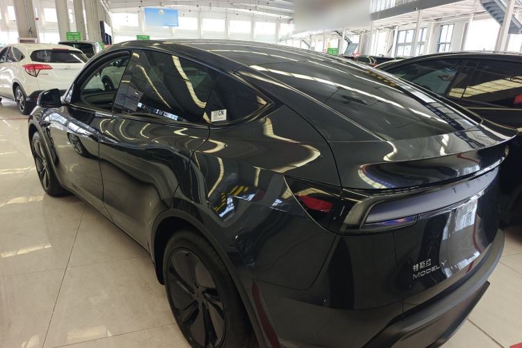 Used Tesla Model Y 2025 Rear-Wheel-Drive Version
