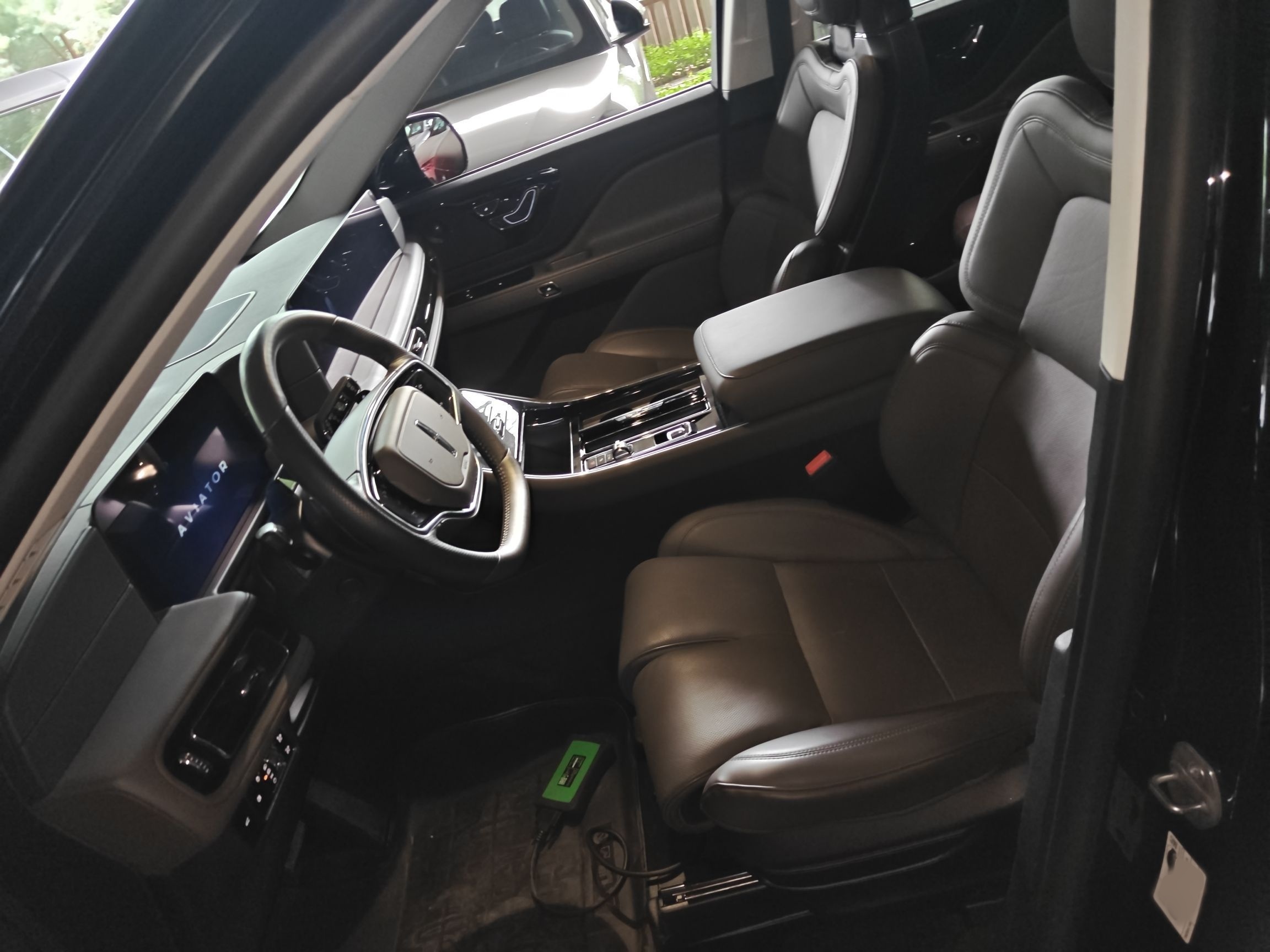 Переднее сиденье в автомобиле