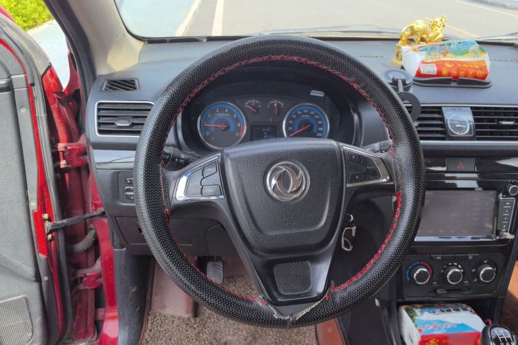 Used Dongfeng Fengon 360 2015 1.5L Manual Luxury 7-Seater China V Emission Standard Steering Wheel