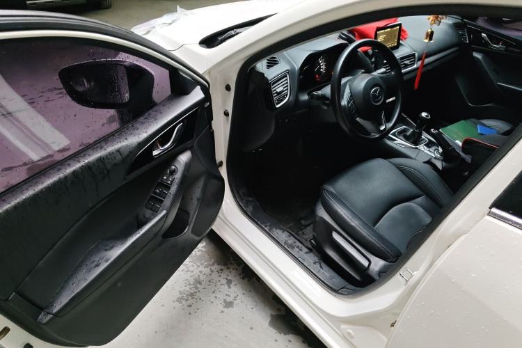 Used Mazda 3 Axela 2016 Sedan 1.5L Manual Luxury Model