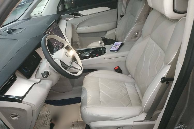 Used Volvo EM90 2025 Ultra Six-Seater