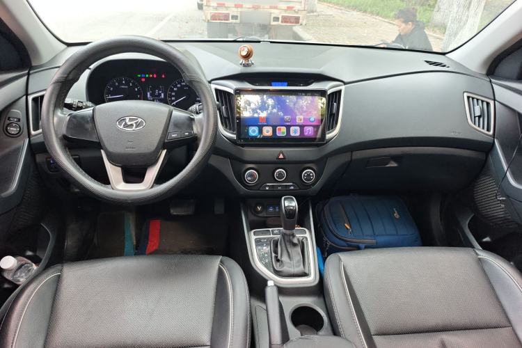 Used Hyundai ix25 2015 1.6L Automatic Two-Wheel Drive Smart GLS Trim Center Console