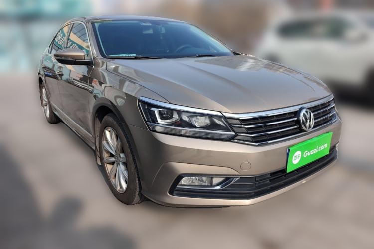 Used Volkswagen Passat 2016 330TSI DSG Luxury Edition Front Right 45 Deg