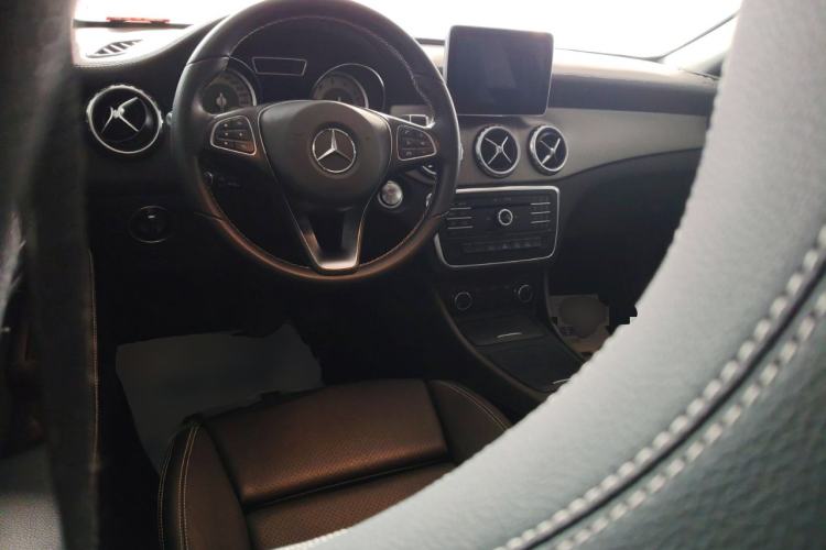 Used Mercedes-Benz GLA 2016 GLA 200 Fashion Model Center Console
