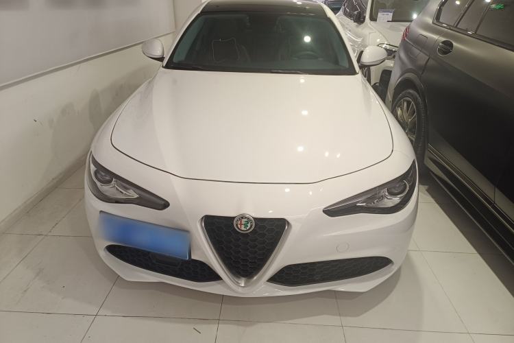 Used Alfa Romeo Giulia 2017 2.0T 280HP Luxury Edition Front