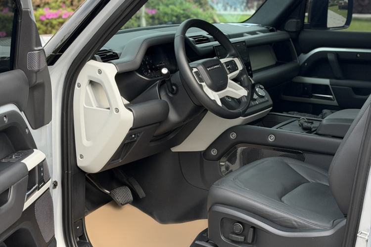 Used Land Rover Defender 2023 Facelift 90 3.0T P400 XS
