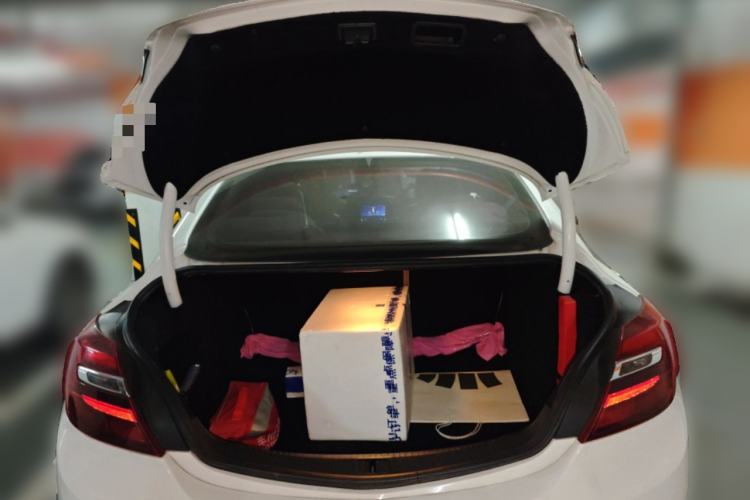 Used Buick Regal 2015 2.0L Elite Fashion Edition Trunk