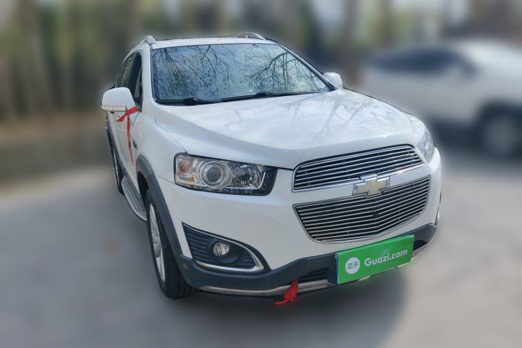 Used Chevrolet Captiva 2015 2.4L 4x4 Flagship Edition 7-Seater Front Right 45 Deg