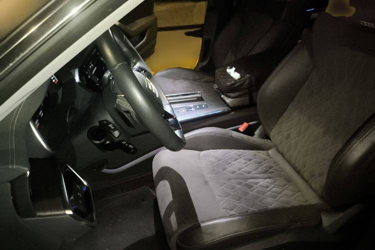 Used Audi A7L 2022 55 TFSI quattro S-line Zhiyuan Crystal Flow Package
