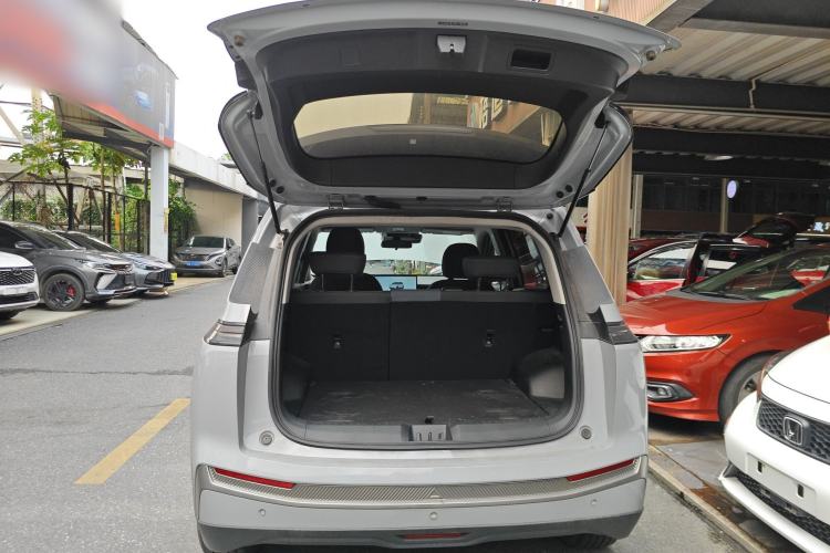 Used AION Y 2023 Younger Trunk