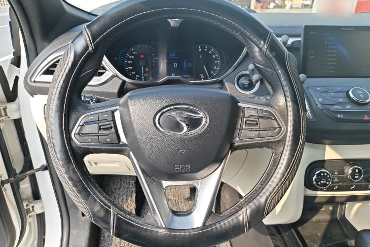 Used Soueast DX7 2017 1.5T Automatic White Rider Trim
