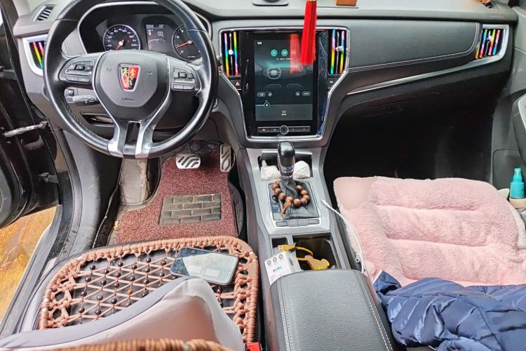 Used Roewe RX5 2017 20T Two-Wheel Drive Automatic Internet Elite Edition Center Console