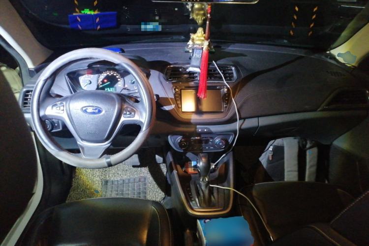 Used Ford Escort 2015 1.5L Automatic Fashion Model Center Console