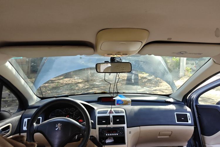 Used Peugeot 307 2010 Hatchback 1.6L Automatic Comfort Edition Center Console