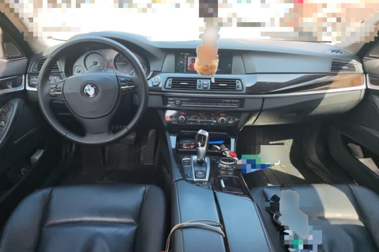 Used BMW 5 Series 2013 525Li Luxury Model Center Console