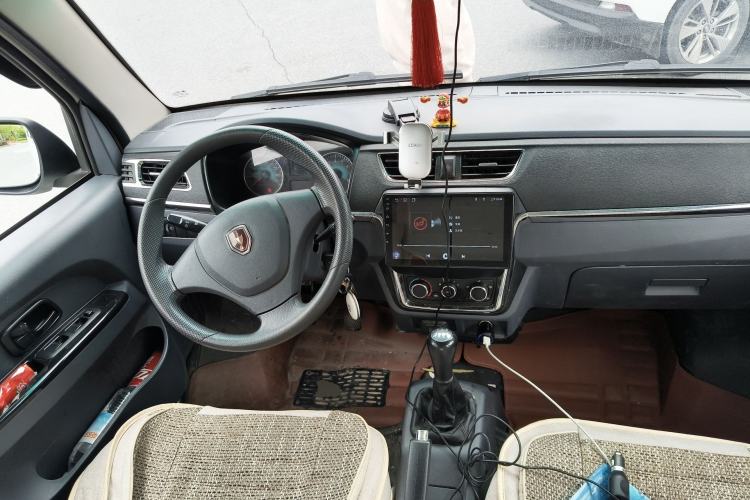 Used Jinbei Hiace X30 2023 1.5L Wealthy-Style Passenger Van 5/6/7-Seater Non-Air-Conditioned Version SWC15M Center Console