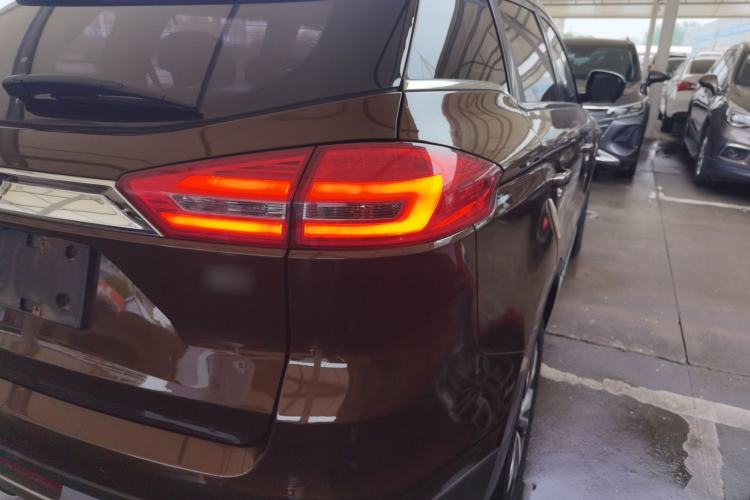 Used Geely Auto Emgrand X7 Sport 2016 1.8TD Automatic Smart Model Right Rear Taillight