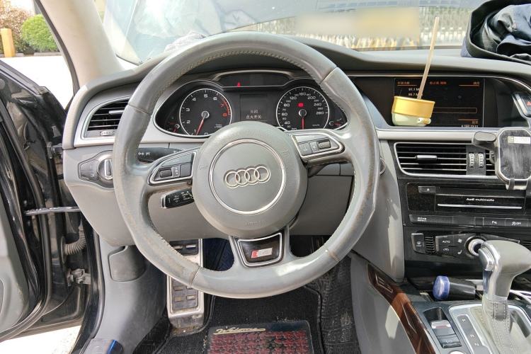 Used Audi A4L 2013 35 TFSI Automatic Comfort Model Steering Wheel