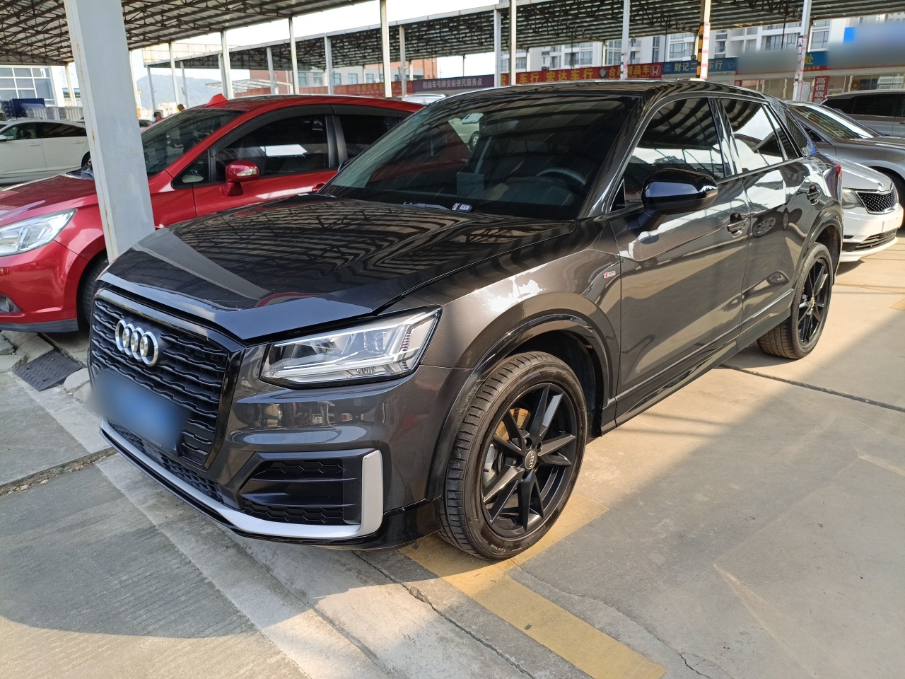 تحت مقدمة السيارة