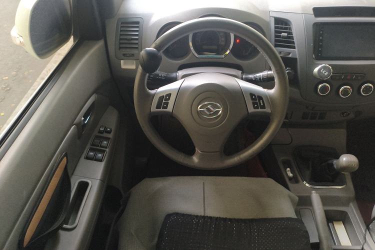 Used Huanghai Xianglong 2016 2.4L Entry-Level Van Gasoline Two-Wheel Drive Ultimate Edition 4G69S4N Steering Wheel