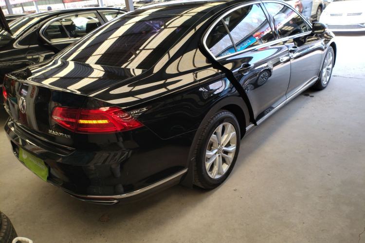 Used Volkswagen Magotan 2018 330TSI DSG Luxury Model Rear Right 45 Deg