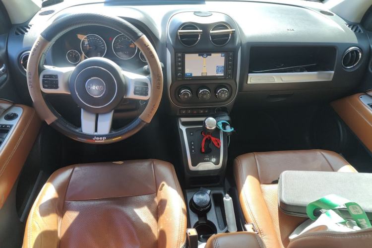 Used Jeep Compass 2013 2.4L four-wheel drive luxury version
