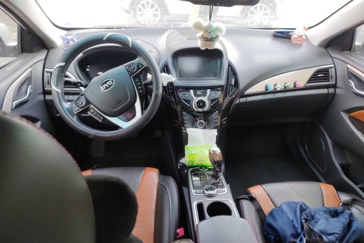 Used BYD Qin New Energy 2015 1.5T Dual-Crown Flagship Plus Edition
