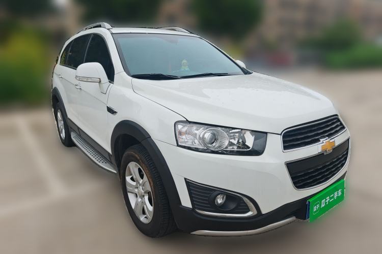 Used Chevrolet Captiva 2017 2.4L Two-Wheel Drive Luxury Edition 7 Seats Front Right 45 Deg