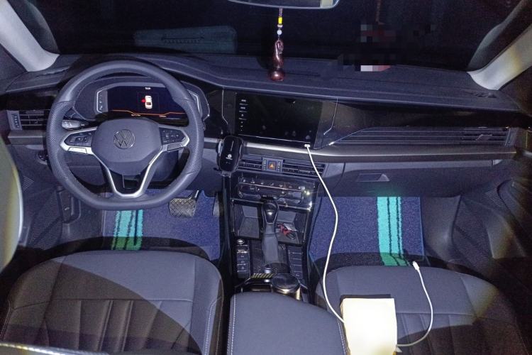 Used Volkswagen Passat 2026 Model, Outstanding 380TSI Longteng Edition Center Console