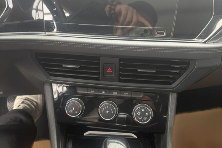 Used Volkswagen Sagitar 2021 280TSI DSG Excellence Edition Audio And AC Panel