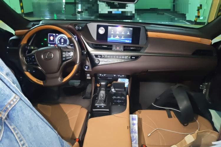 Used Lexus ES 2018 300h Premium Edition China V Standard
