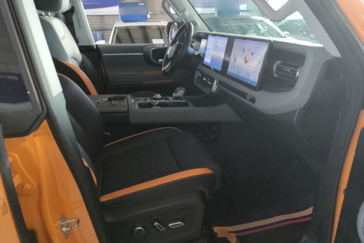 Used BAIC Off-Road BJ40 2024 2.0T All-New Urban Hunter Edition Chivalrous Style