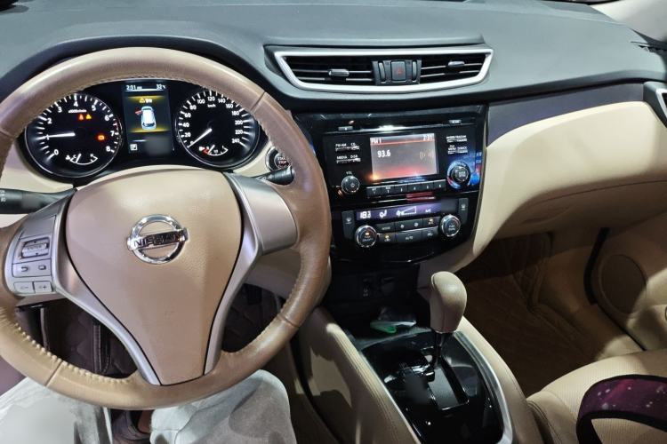 Used Nissan X-Trail 2014 2.0L CVT Comfort Edition 2WD Center Console