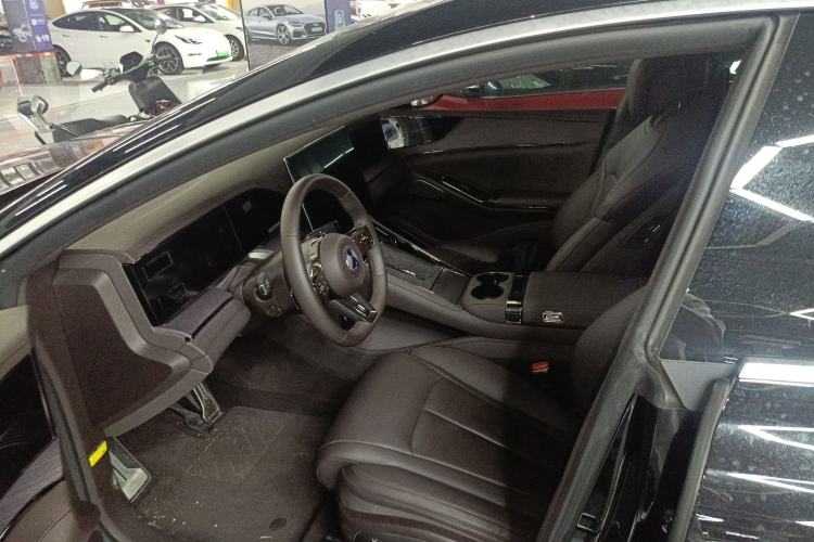 Used Denza Z9 2024 1100 km All-Wheel-Drive Ultra Version Left Front Seat