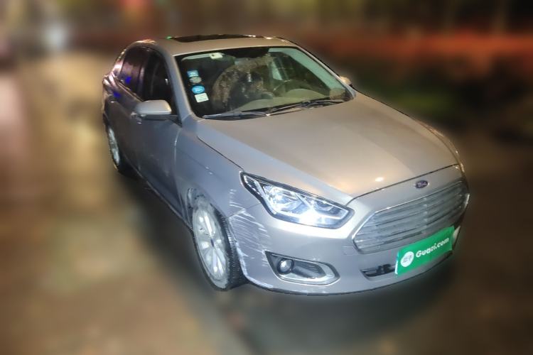 Used Ford Escort 2015 1.5L Automatic Fashion Model Front Right 45 Deg