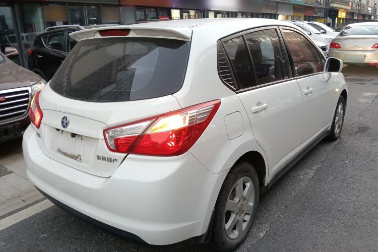 Used Venucia R50 2014 1.6L Manual Splendid Edition
