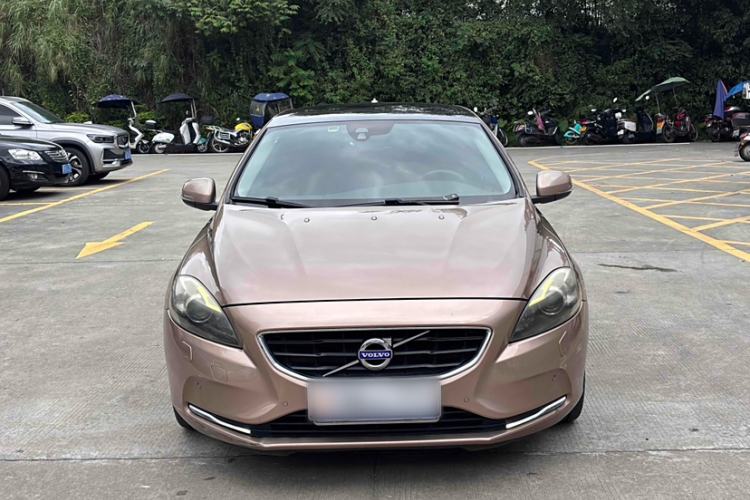 Used Volvo V40 2016 T4 Smart Luxury Edition
